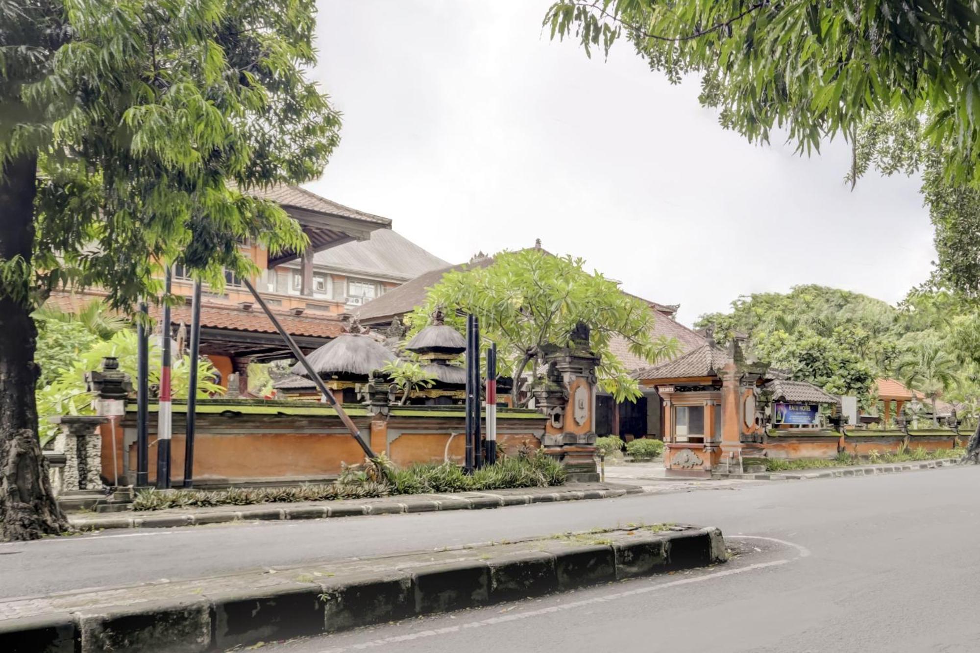 OYO 3261 Hotel Ratu Denpasa Buitenkant foto
