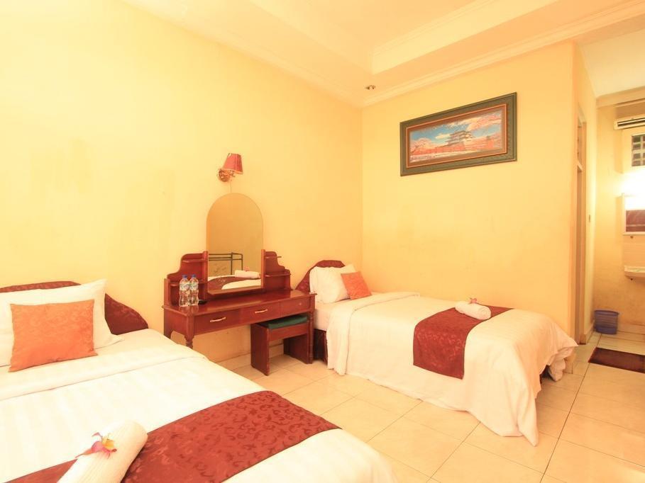OYO 3261 Hotel Ratu Denpasa Buitenkant foto